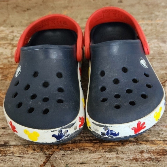 COPY - Mickey Mouse Light Up crocs 7c toddler - Picture 2 of 7